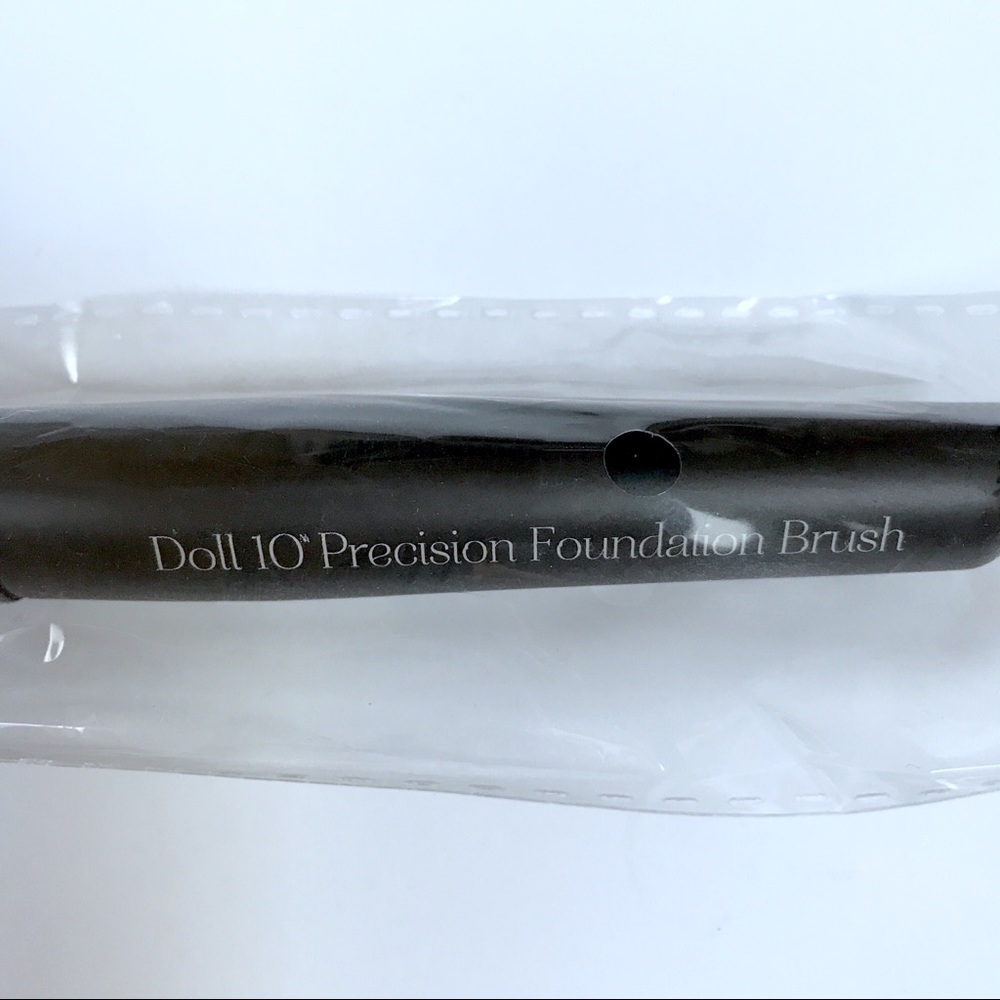 DOLL 10 PRECISION ANGLED FOUNDATION BRUSH - NEW - Picture 2 of 3